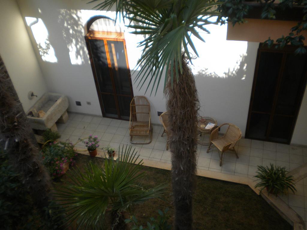 Bed and Breakfast Federico II Bríndisi Exterior foto
